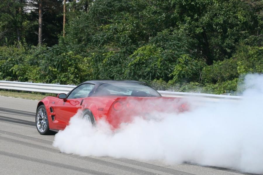  Chevrolet Covette ZR1 Tire Burn 2009 года  (фото 9 из 27)